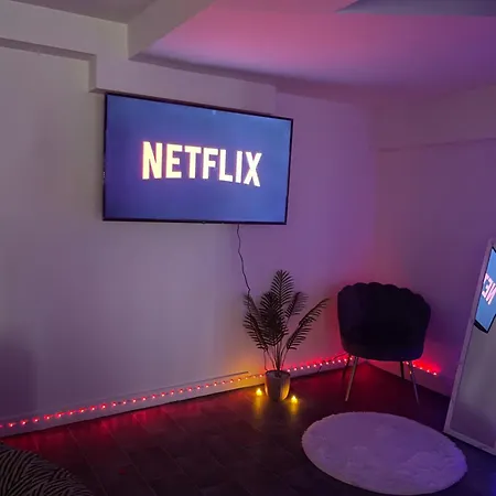 Shadow Apartment *